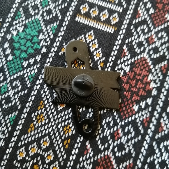 📍2/20$ You Are Safe With Me Enamel Pin NWOT - Picture 4 of 6